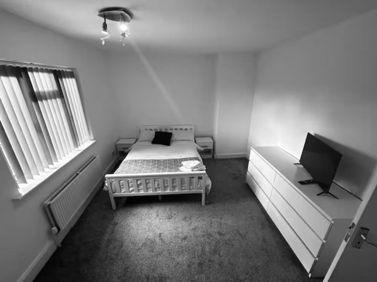 3 Bedroom Deluxe In Doncaster Holiday home *
