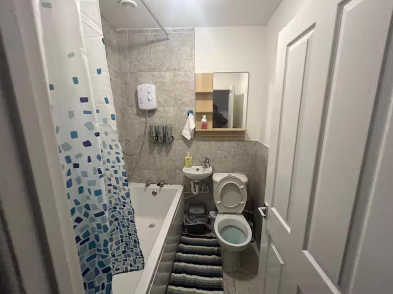 3 Bedroom Deluxe In Doncaster * Balby