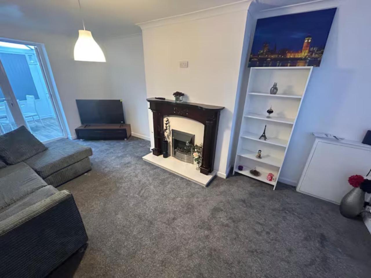 3 Bedroom Deluxe In Doncaster Holiday home